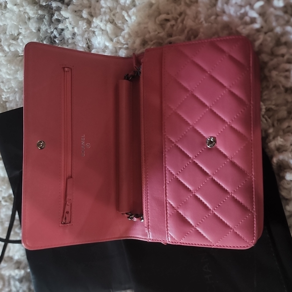 Chanel Wallet on a Chain - Picture 3 of 7